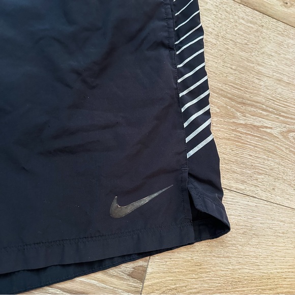 💥CLEARANCE💥 NIKE DRI-FIT Running Shortd - Picture 3 of 6